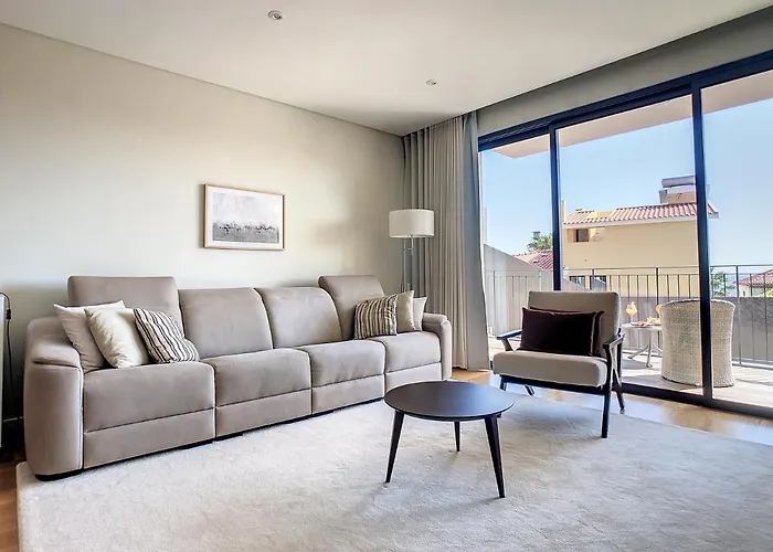 Sunlight Apartment By Lovelystay